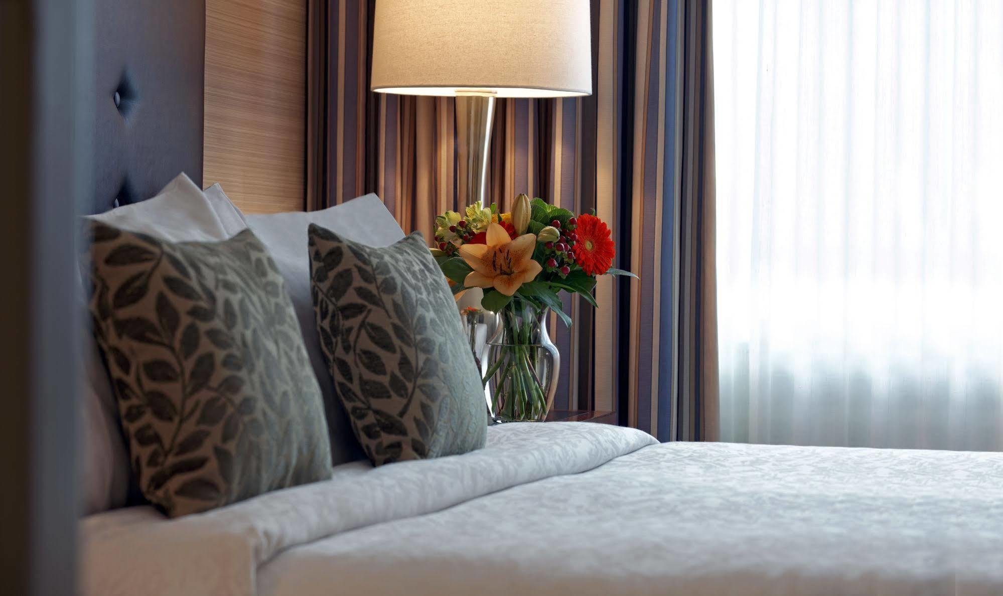 Cambridge Suites Toronto Kültér fotó